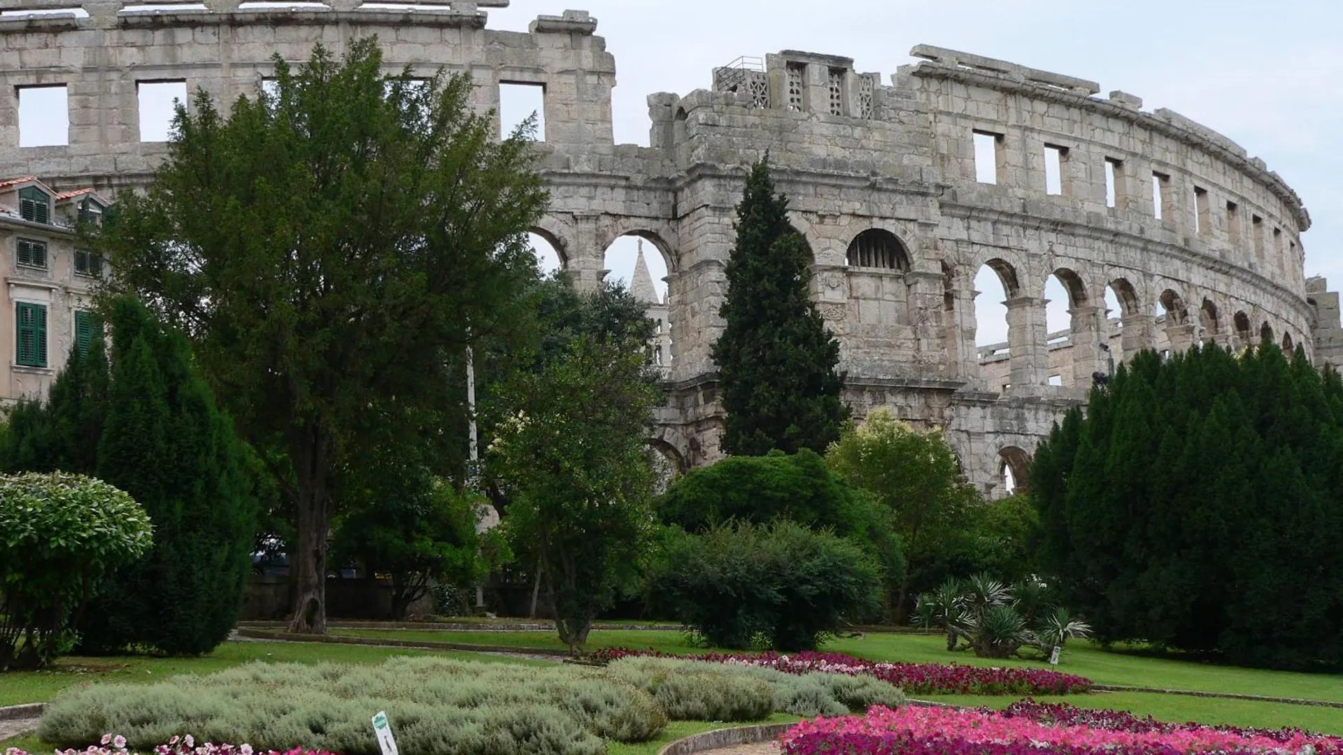 Luxury Art Apartment Pula 0*,